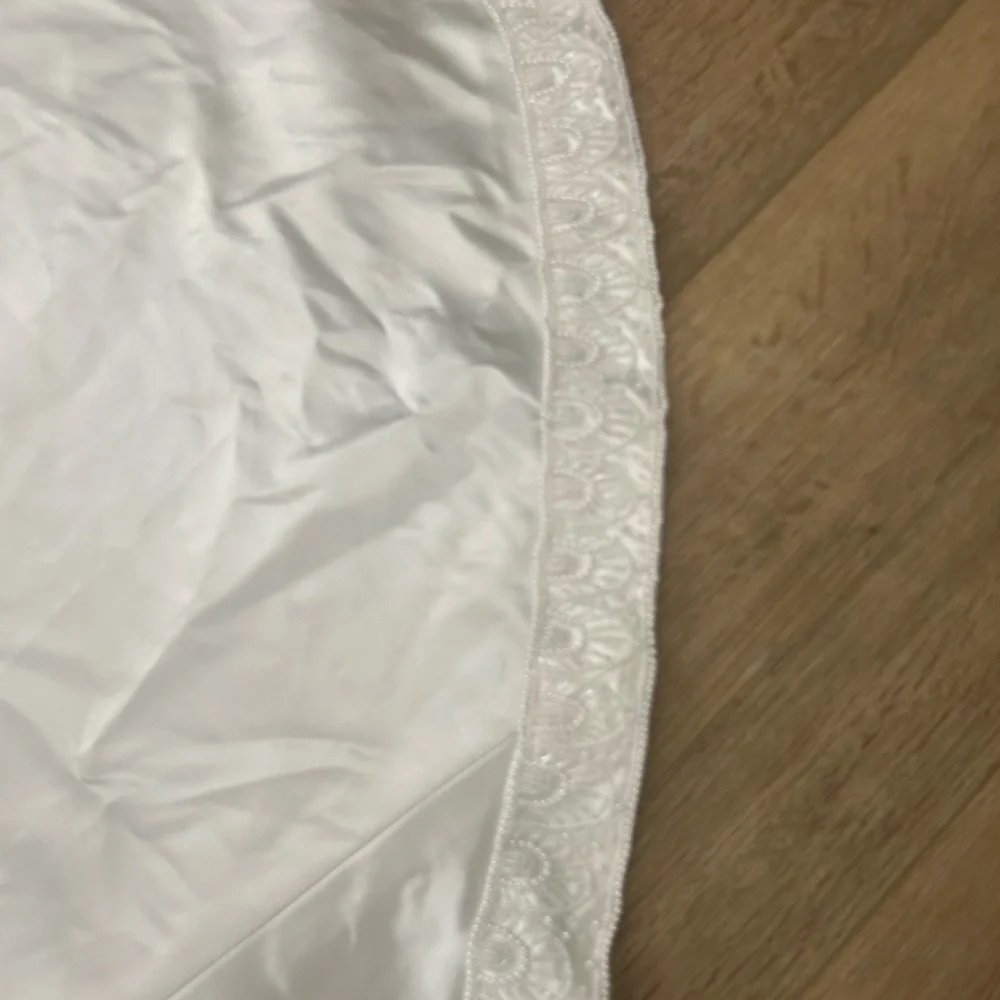 Demetrios Vintage Wedding Dress - Picture 15 of 16